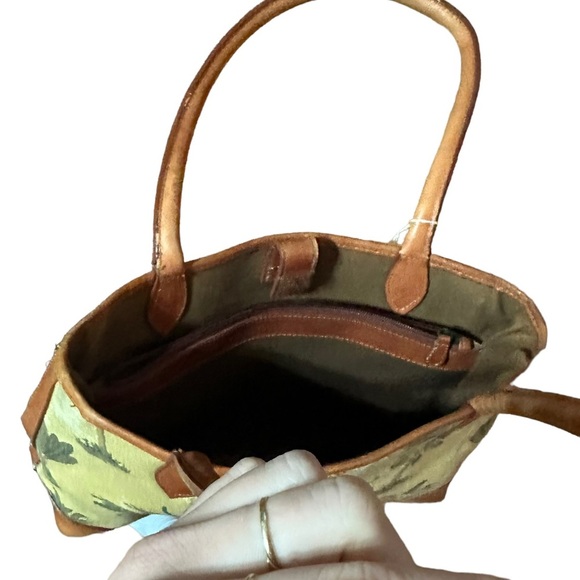 Tommy Bahama Vintage Tropical Canvas Bag - Picture 4 of 6